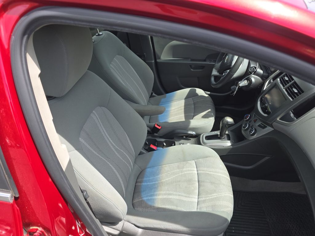 2016 Chevrolet Sonic LT - Photo 12
